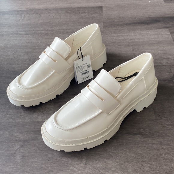 NWT zara low heel lug sole loafers off white - Picture 2 of 3